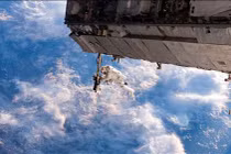 Hé lộ thú vị về vi khuẩn không gian trên bề mặt Trạm ISS