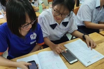 Lợi và hại khi cho học sinh dùng điện thoại