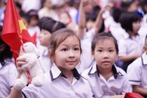 Phụ huynh được mua đồng phục cho con dựa trên mẫu nhà trường cung cấp