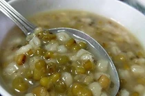 Cháo đậu xanh tăng sức khỏe, chống nắng nóng