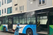 Xe buýt Hà Nội phun khử khuẩn để phòng chống dịch Covid-19