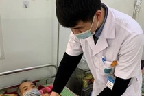 Cứu bệnh nhân hóc xương gà đâm thủng ruột, nhiễm độc toàn thân