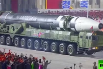 Triều Tiên diễu binh, trưng bày tên lửa đạn đạo liên lục địa mới