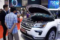  Ô tô cuối năm đua nhau giảm giá vẫn không thể kích cầu