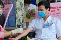 Hơn 200 y bác sĩ Bệnh viện Thống Nhất TPHCM đã hiến máu, cùng vượt qua dịch Covid-19