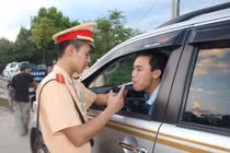 CSGT vẫn được dừng xe kiểm tra không cần lỗi vi phạm