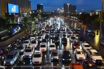 Các ngả đường Hà Nội rối loạn giao thông sau mưa