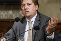 Thứ trưởng Y tế Italia mắc Covid-19