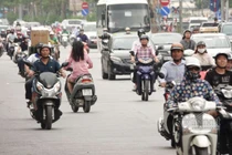 Vội vã quặt xe chạy trốn cảnh sát 141, cô gái nổi nhất phố Hà Nội