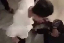 Nam sinh lớp 10 bị đánh hội đồng trong nhà vệ sinh