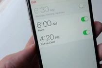 Đặt báo thức bằng di động: Thói quen tai hại, "hủy hoại" ngày mới