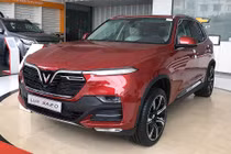 Xe VinFast giảm giá gần 300 triệu đồng