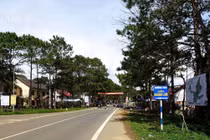 Thành lập một thị trấn thuộc tỉnh Kon Tum và hai phường thuộc tỉnh Nam Định