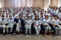 Hàn Quốc khuyến khích lao động bất hợp pháp về nước