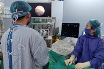 Nội soi tán sỏi niệu quản dưới