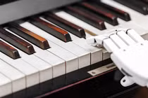 Chip RAM khí 8 bit giúp robot chơi piano