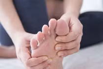 Chạm ngón chân phát hiện bệnh tim?