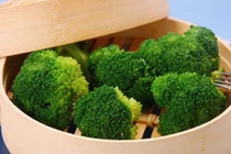 Loại rau mà chuyên gia dinh dưỡng nào cũng khuyên tăng cường nhưng nhiều người vẫn ăn sai cách