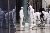 Tuần qua: Số ca nhiễm COVID-19 trên thế giới vượt ngưỡng 1,2 triệu người