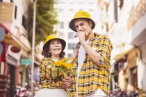 Bộ ảnh cưới "cực chất" của cô dâu 65 tuổi với chồng ngoại quốc 24 tuổi