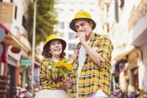 Bộ ảnh cưới "cực chất" của cô dâu 65 tuổi với chồng ngoại quốc 24 tuổi