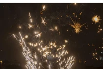 Pháo hoa Z121: Giàn phun viên vẫn được bán bình thường