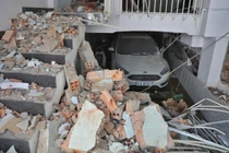 Nhà sập tan hoang sau vụ nổ ở Sài Gòn