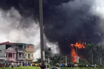 Cháy kho ở Long Biên: Có hiện tượng hóa chất rò rỉ ra ngoài