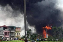 Cháy kho ở Long Biên: Có hiện tượng hóa chất rò rỉ ra ngoài