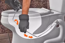 Giật nước nhiều bồn cầu vẫn tắc