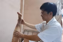 Lương y Phạm Ngọc Khánh.