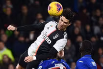 Kỷ lục bật nhảy 2,56 m của Ronaldo bị phá