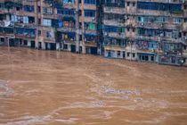 Sông dài nhất Trung Quốc “oằn mình” vì lũ lụt nghiêm trọng