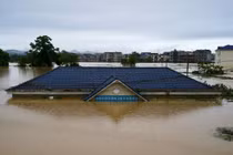 Nhân chứng vụ vỡ đê ở Trung Quốc: Nước ngập đến tầng 2 chỉ trong 30 phút