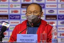 HLV Park chia sẻ với truyền thông sau trận đấu Đài Loan tối 27/10. Ảnh: VFF