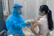 Tiêm mũi thứ ba văcxin ngừa Covid-19 gặp tác dụng phụ gì?