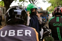 Grab không phạm luật khi mua Uber tại Việt Nam 