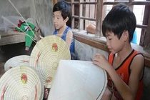  Phải ký hợp đồng lao động bằng văn bản với người dưới 15 tuổi