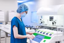 Vinmec ứng dụng AI nuôi cấy phôi thụ tinh ống nghiệm, cơ hội cho gia đình hiếm muộn