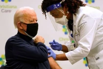 Mỹ mở cửa kho vaccine, chia sẻ 80 triệu liều với thế giới