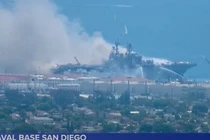 Siêu tàu đổ bộ lớp Wasp của Mỹ bốc cháy dữ dội tại quân cảng San Diego