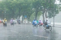 Ngày 5/4, miền Bắc nắng đẹp, trời se lạnh, miền Nam mưa giông cục bộ.