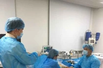 Bơm keo sinh học chữa suy giãn tĩnh mạch