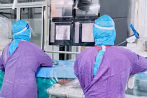 Ho ra máu ồ ạt vì mắc COVID-19