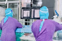 Ho ra máu ồ ạt vì mắc COVID-19