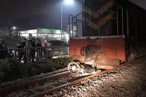 Cô gái bị tàu cán tử vong vì vượt đường ray