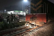 Cô gái bị tàu cán tử vong vì vượt đường ray