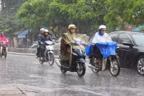 Xử lý mũ bảo hiểm bốc mùi sau mưa