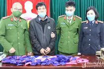 Đối tượng Lê Văn Bốn cùng tang vật bị thu giữ.