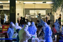 Hà Nội: Xuyên đêm lấy mẫu xét nghiệm cho 3.600 cư dân Park 11 - Times City